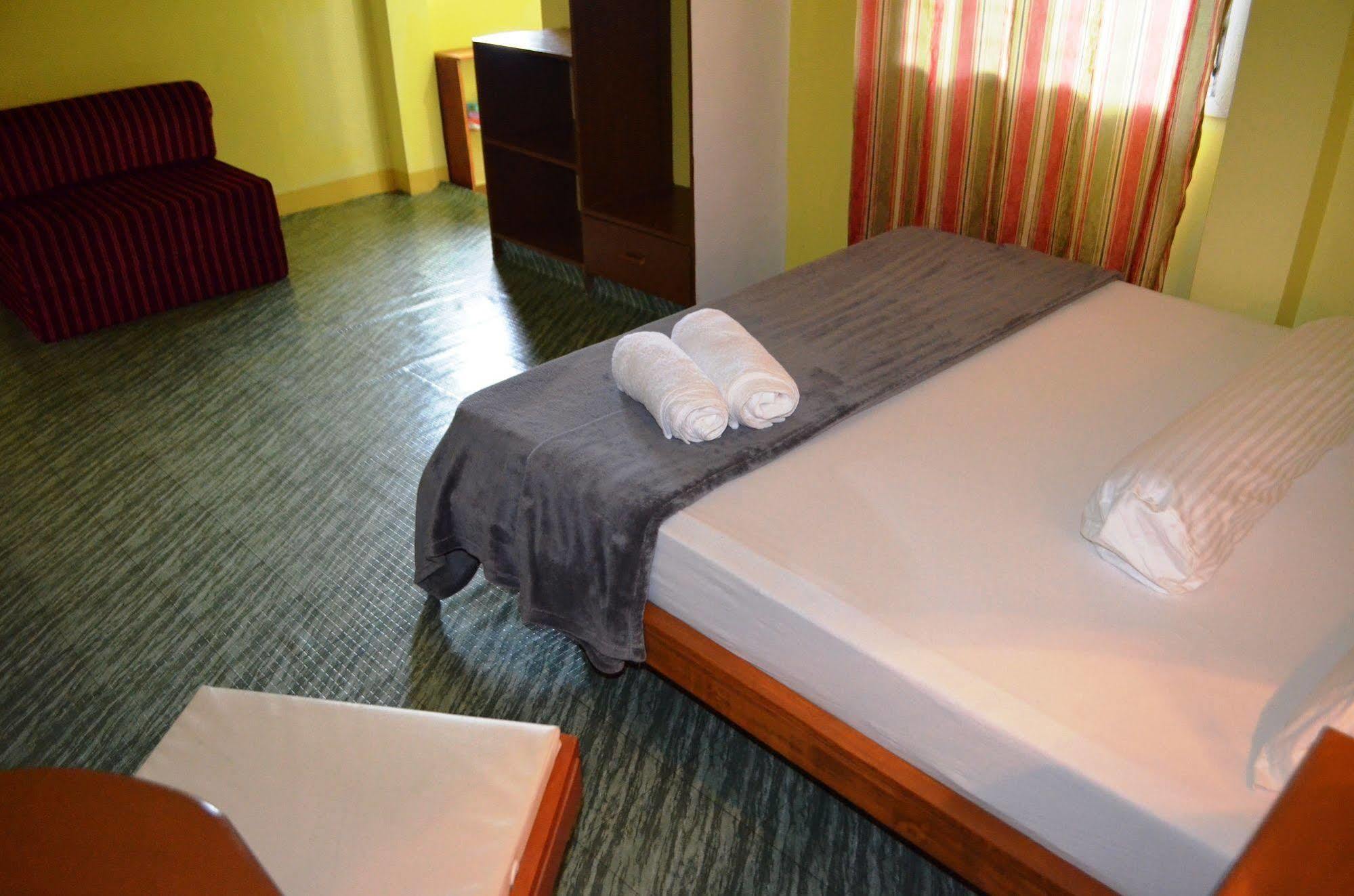 Blue Bamboo Hotel Balabag  Экстерьер фото